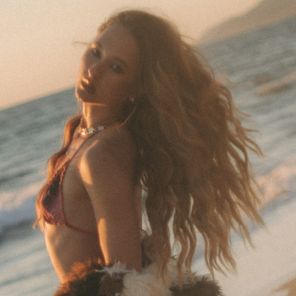 SAM SHI – Hall Pass