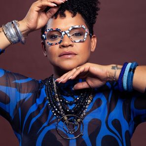 Sena Dagadu, Máhé – Water