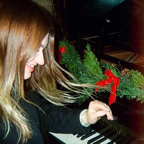 Amanda Whiting, Georgie Sweet – This Christmas