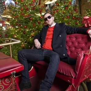 Rags The Goat – Christmas Ready