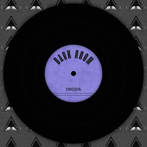 DROZIA – Dark Room